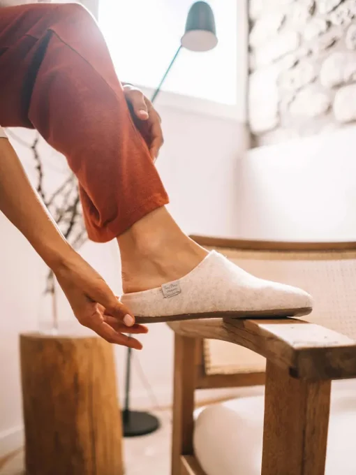 Toni Pons MONA-FR - Women's clog-style shoe made from recycled felt WHITE Hot