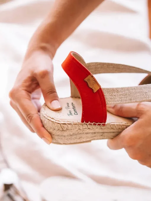 Toni Pons TALA - Women's espadrille in leather with wedge and elastics for wide fit RED Hot